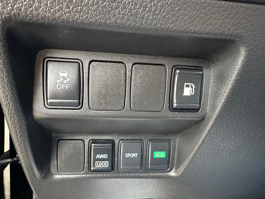 Used 2018 Nissan Rogue S image 24