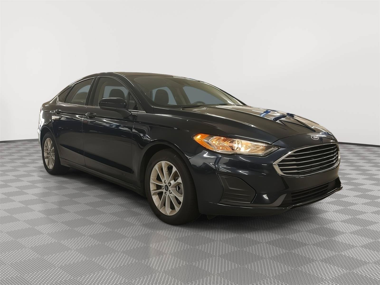 Used 2020 Ford Fusion SE FWD image 4