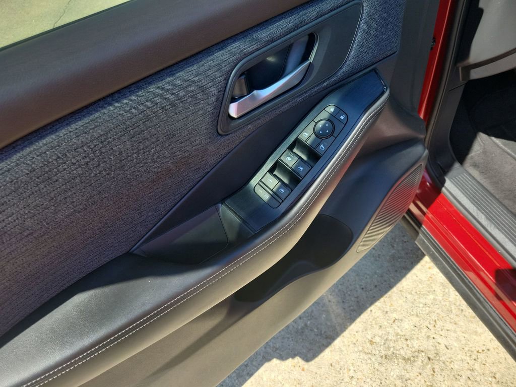 Used 2021 Nissan Rogue SV image 13