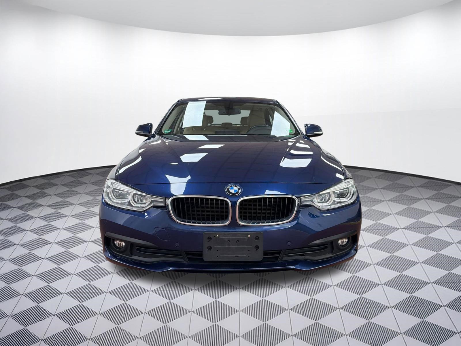 Used 2018 BMW 320i xDrive Sedan w/ Convenience Package AWD/4WD image 6