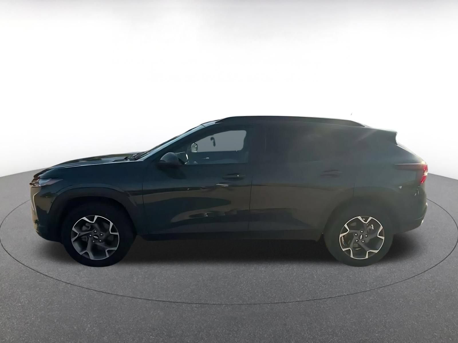 Used 2025 Chevrolet Trax LT w/ LT Convenience Package FWD image 8