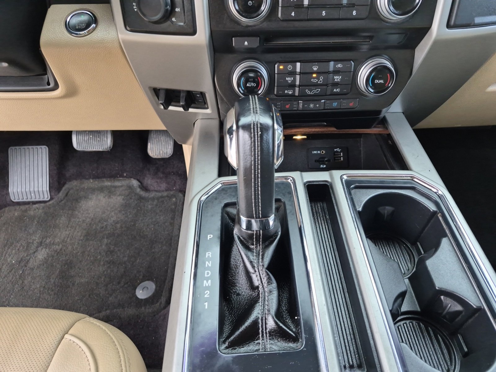 Used 2015 Ford F150 Lariat w/ Equipment Group 502A Luxury AWD/4WD image 19