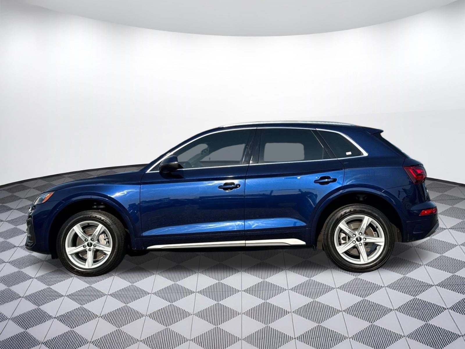 Used 2023 Audi Q5 2.0T Premium w/ Convenience Package AWD/4WD image 2
