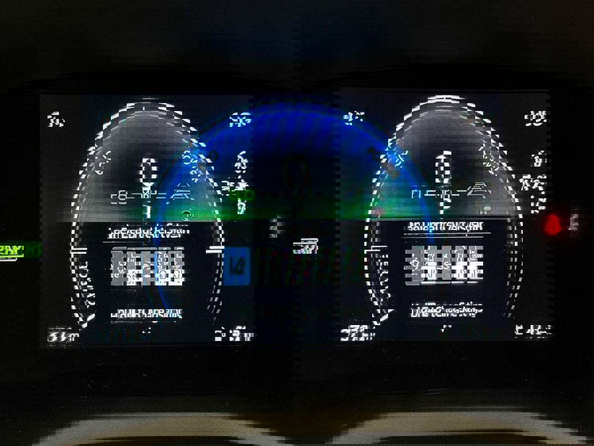 Used 2025 Toyota Camry LE image 9