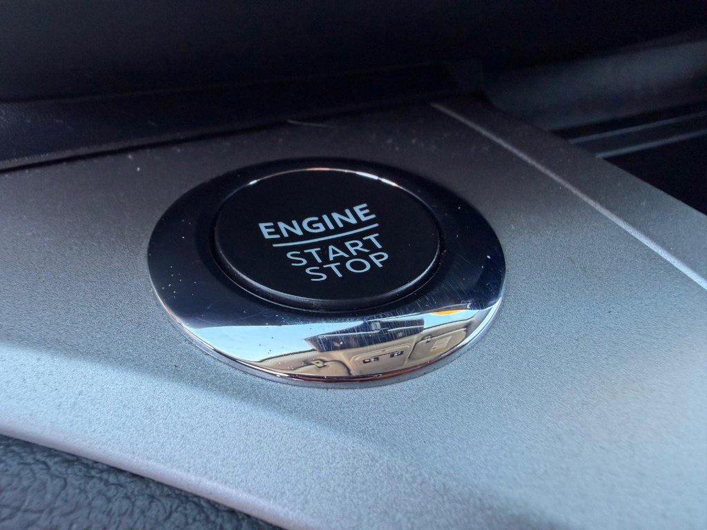 Used 2022 Ford Explorer XLT image 34