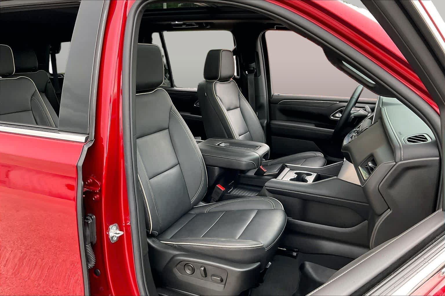 Certified 2024 GMC Yukon SLT w/ SLT Luxury Package RWD image 9