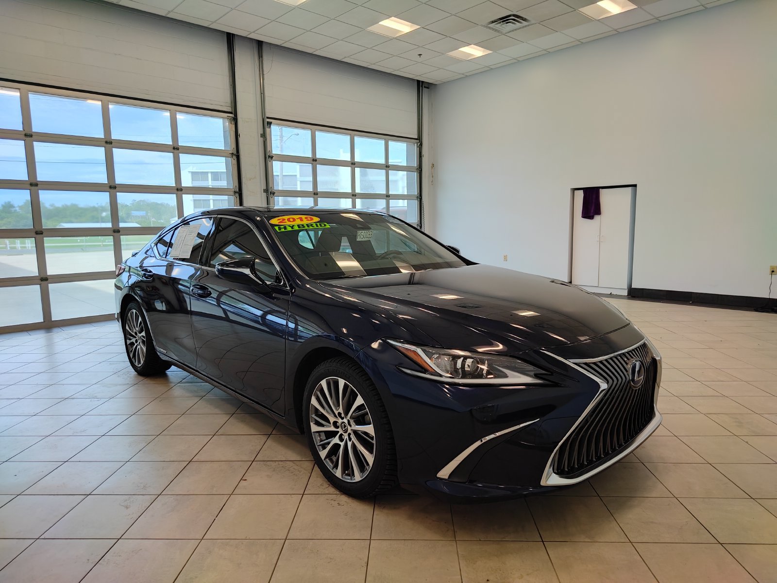 Used 2019 Lexus ES 300h w/ Premium Package FWD image 16