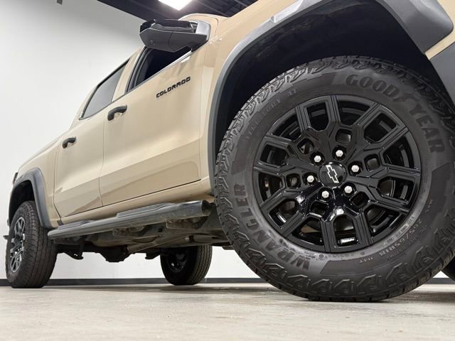 Used 2023 Chevrolet Colorado Trail Boss w/ Technology Package image 3