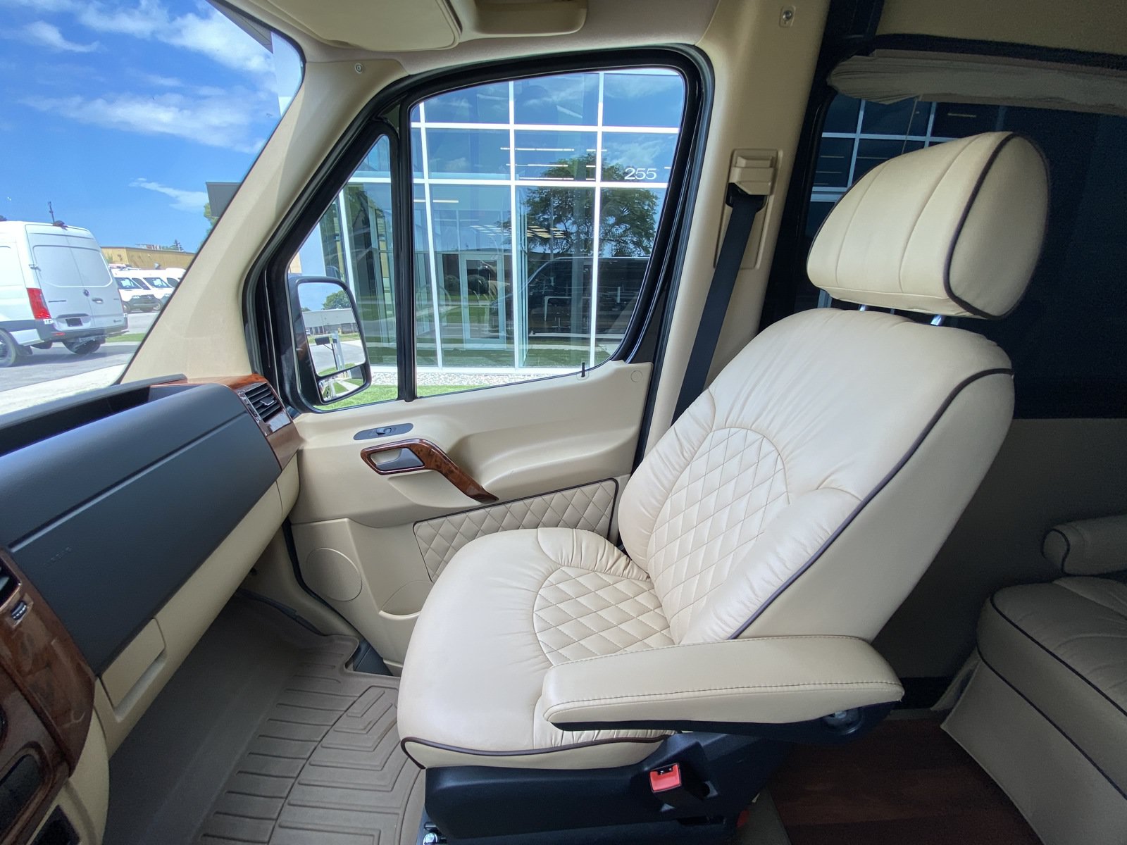 Used 2015 Mercedes-Benz Sprinter 3500 image 14
