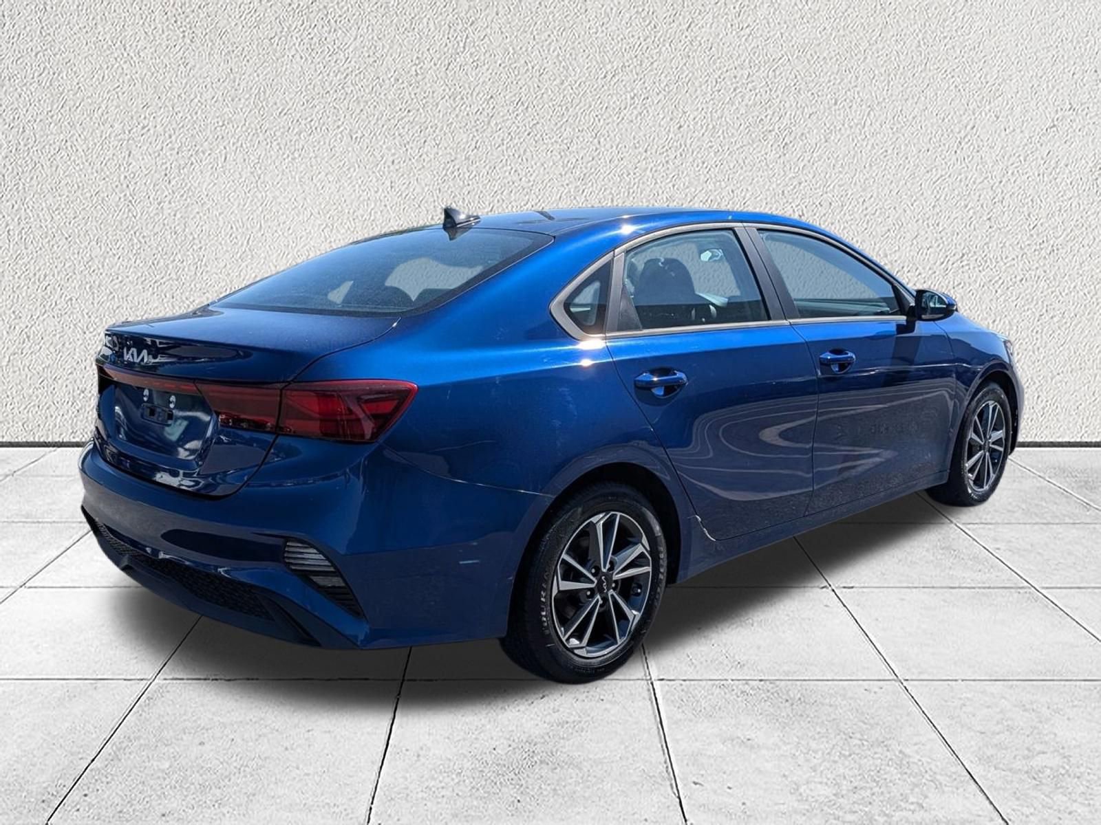 Used 2022 Kia Forte LXS w/ LXS Technology Package FWD image 3