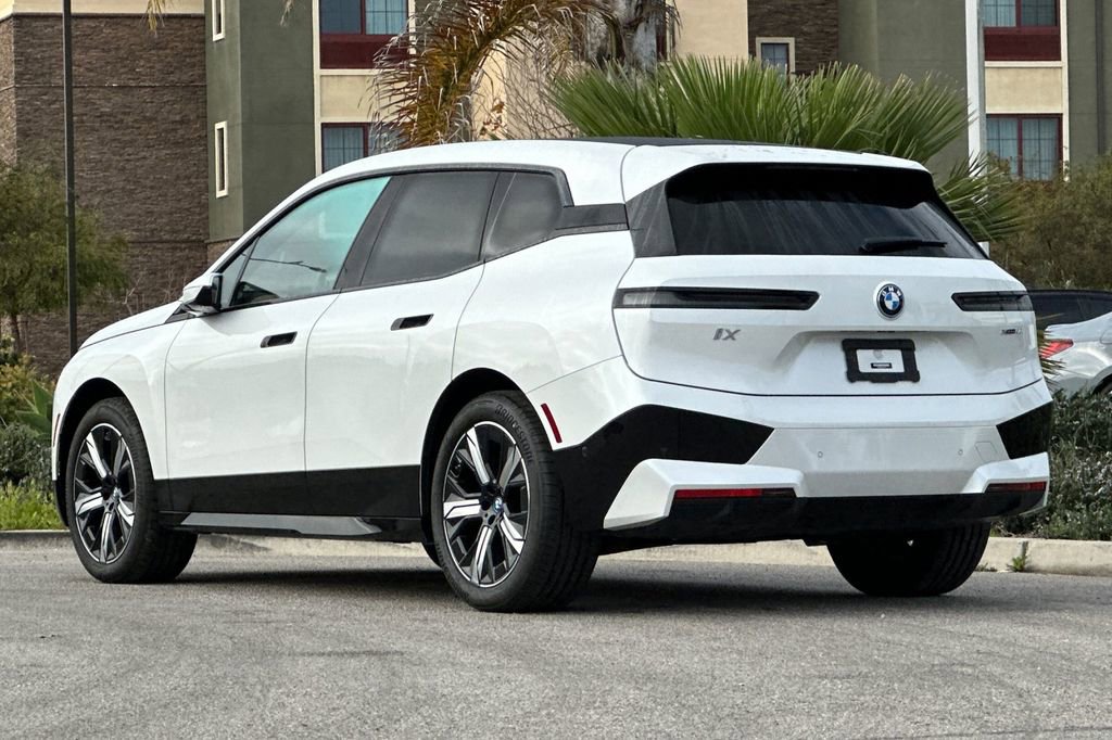 Used 2023 BMW iX xDrive50 w/ Sport Package image 5