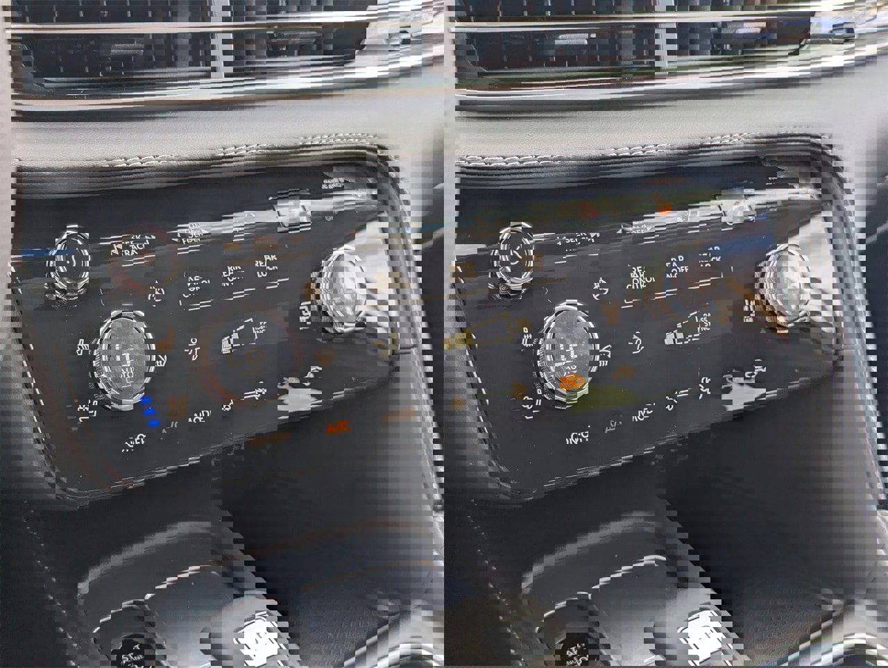 New 2026 INFINITI QX60 Luxe w/ Family Package image 17