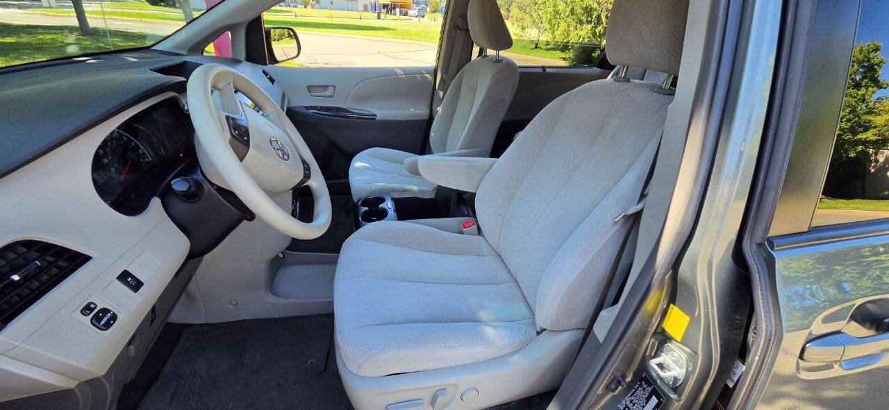 Used 2011 Toyota Sienna LE FWD image 11
