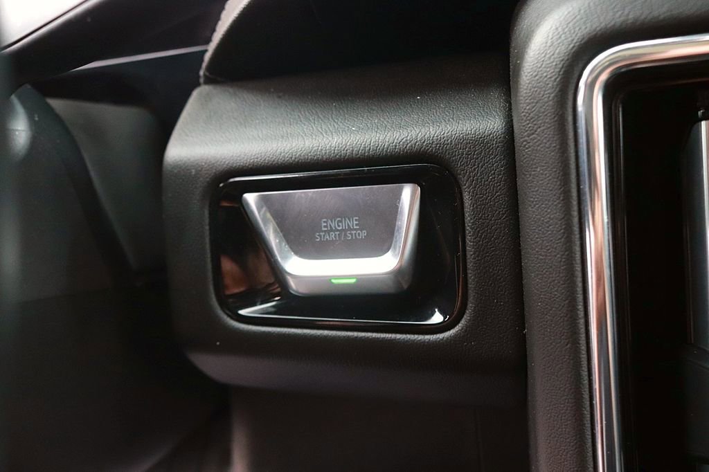 Used 2025 GMC Yukon Denali AWD/4WD image 26