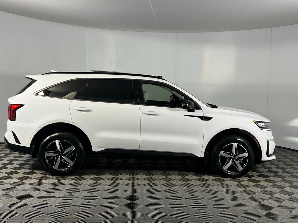 Used 2023 Kia Sorento EX w/ Panoramic Sunroof Package image 5