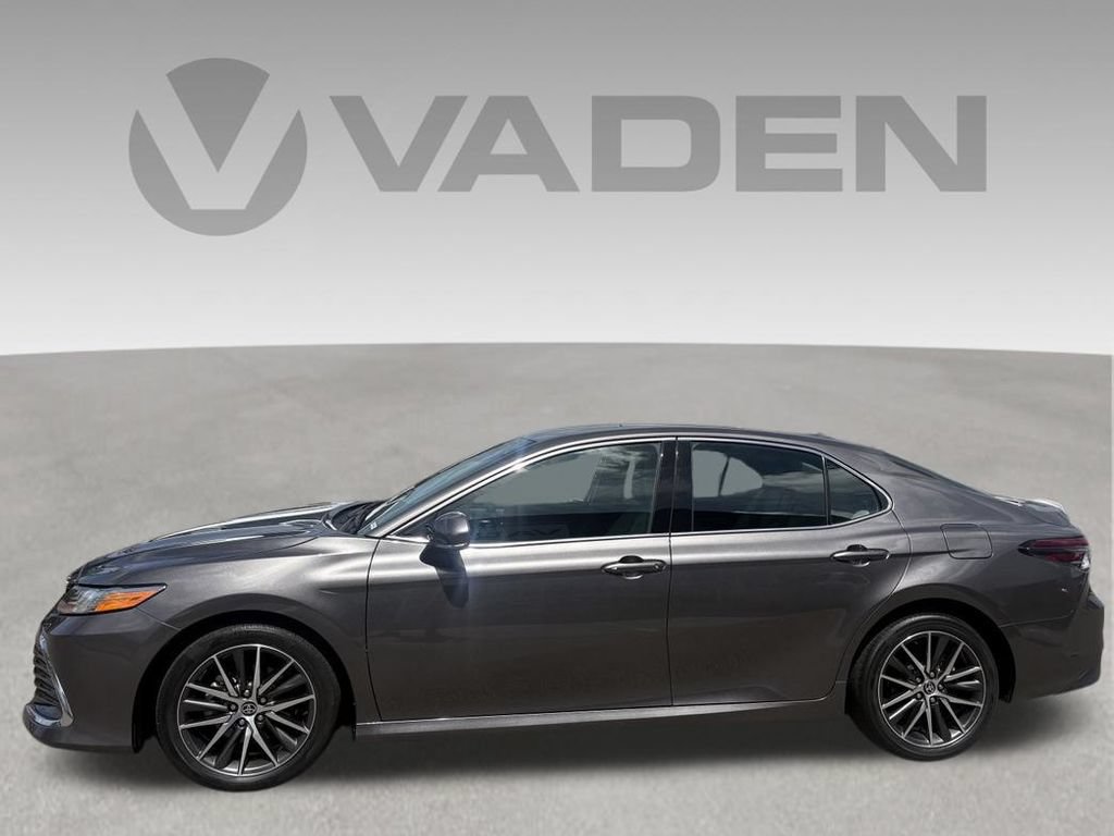 Used 2021 Toyota Camry XLE FWD image 2