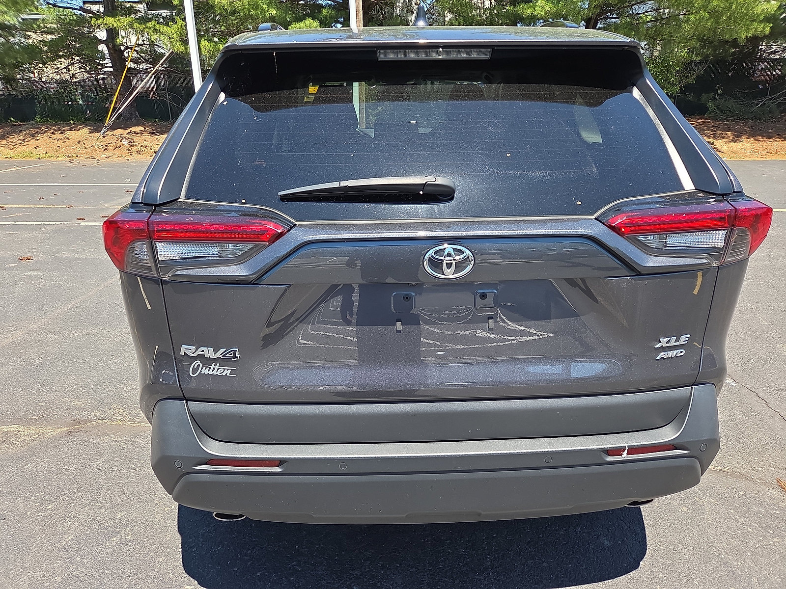Used 2023 Toyota RAV4 XLE Premium AWD/4WD image 4