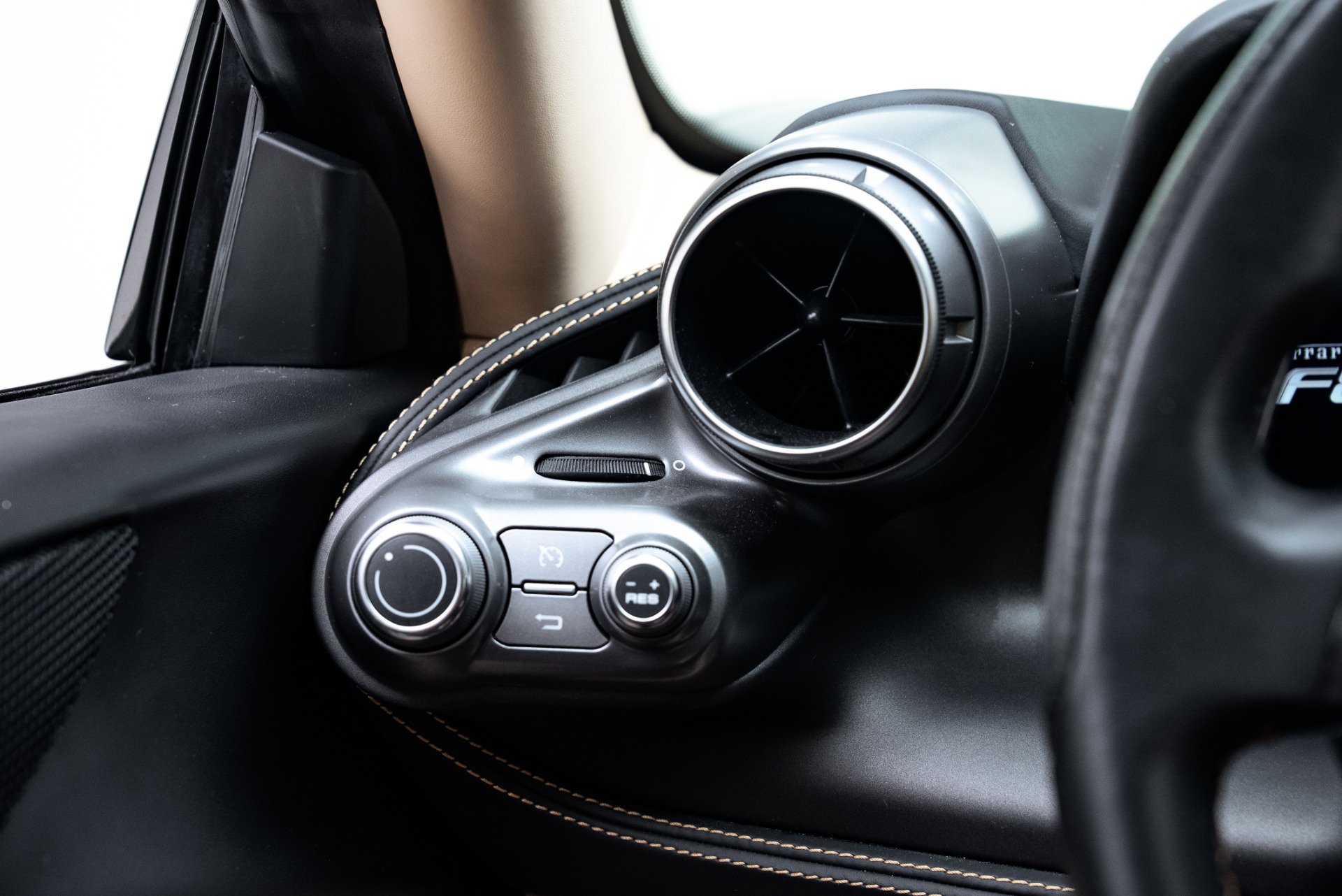 Used 2022 Ferrari F8 Tributo image 24