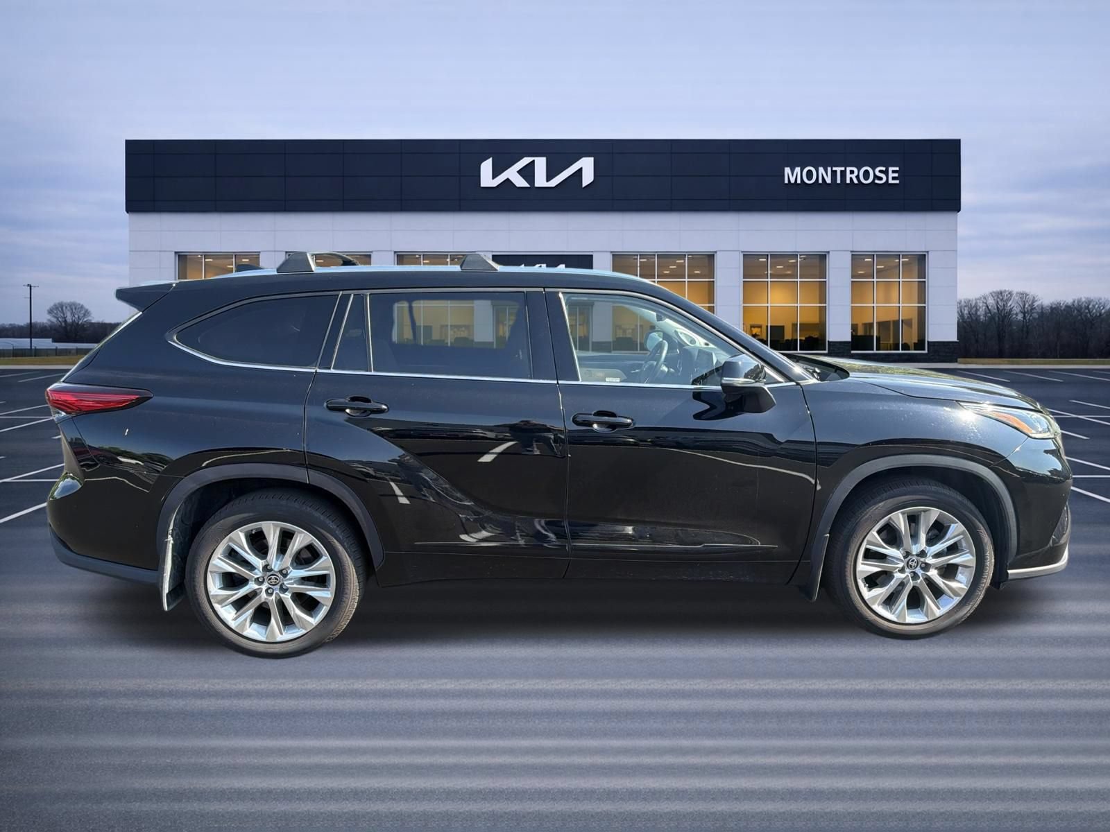 Used 2020 Toyota Highlander Limited AWD/4WD image 3
