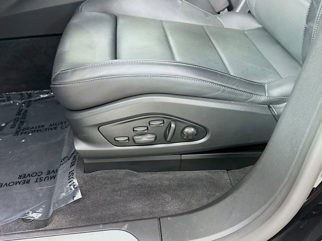 Certified 2025 Porsche Macan Electric image 21