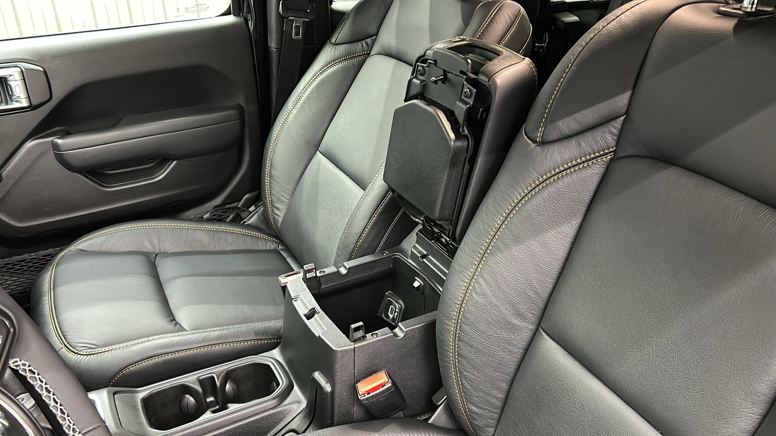 Used 2025 Jeep Wrangler Willys 4xe image 29