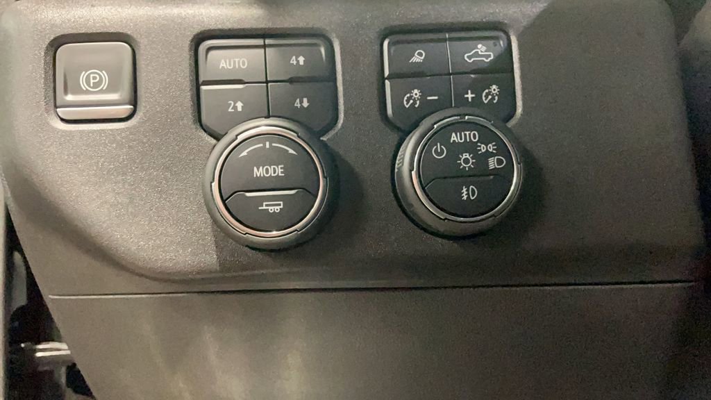 Used 2023 Chevrolet Silverado 1500 ZR2 image 11