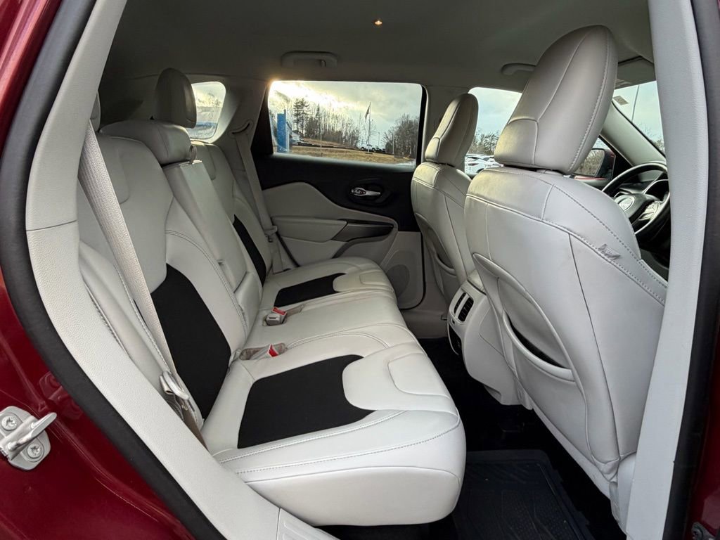 Used 2021 Jeep Cherokee Latitude Plus image 26