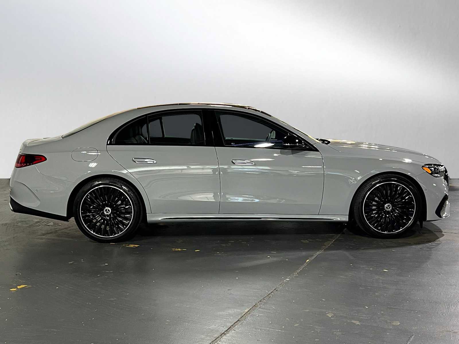New 2026 Mercedes-Benz E 350 4MATIC Sedan image 2