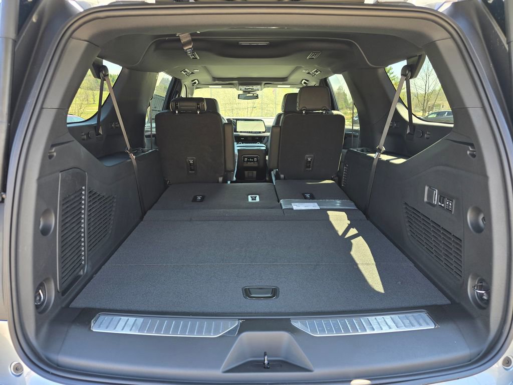 New 2026 Chevrolet Suburban Premier w/ Sun And Tow Package AWD/4WD image 14