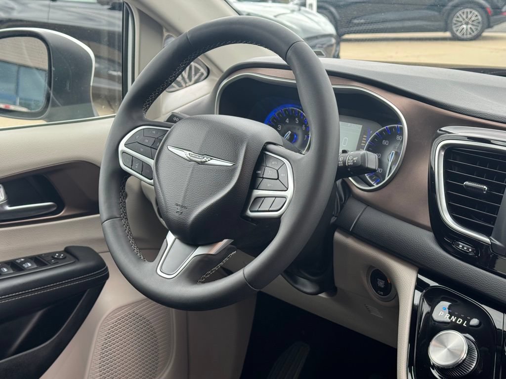 Used 2023 Chrysler Voyager LX FWD image 24
