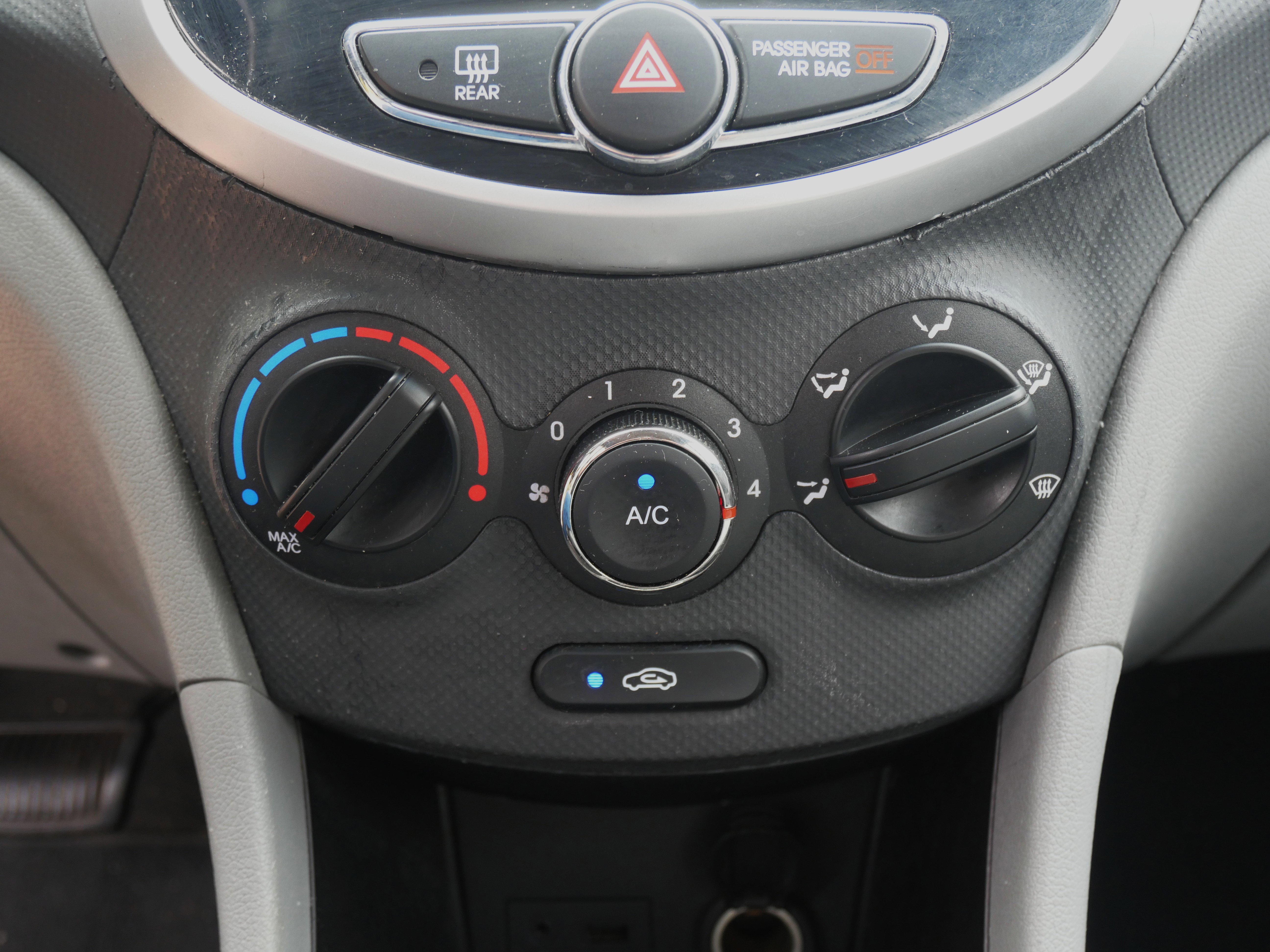 Used 2013 Hyundai Accent SE image 15