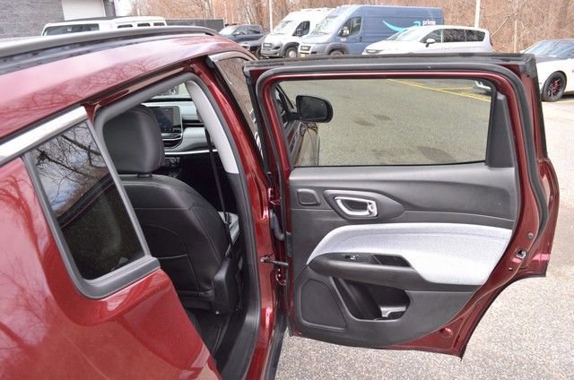 Used 2022 Jeep Compass Latitude w/ Sun and Sound Group image 34