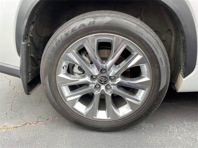 Used 2023 Toyota Highlander Limited image 8