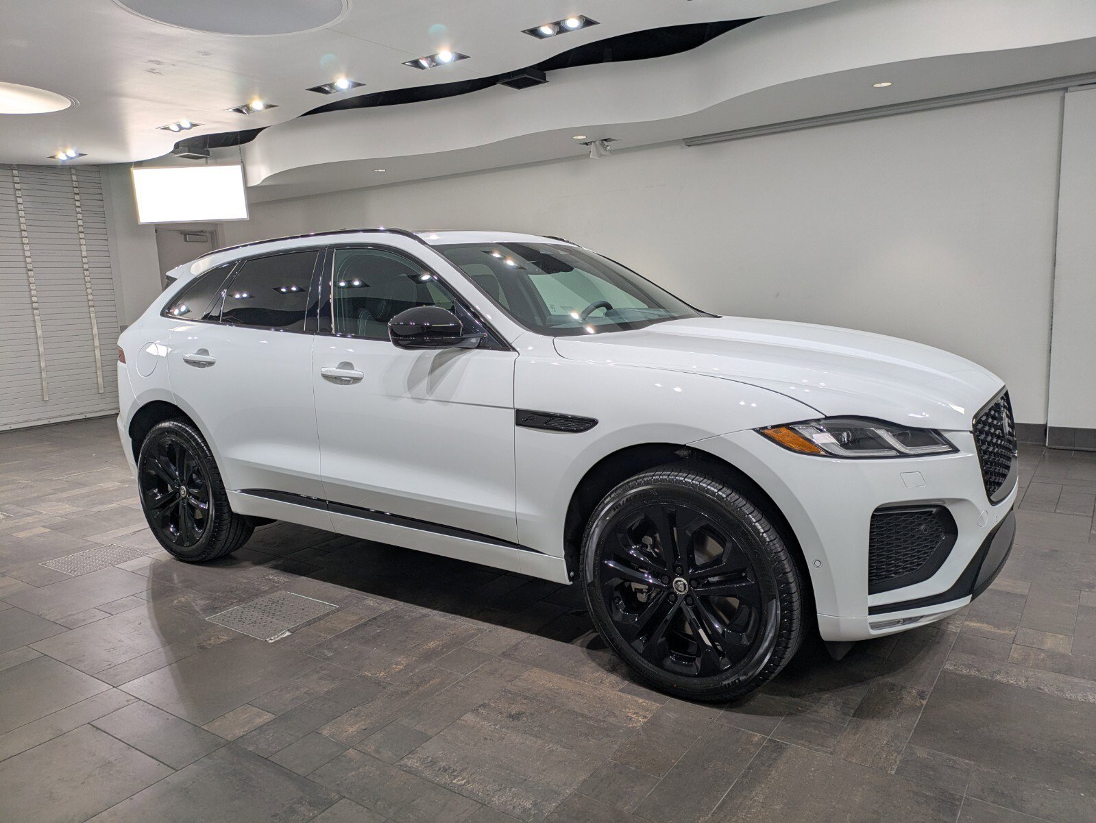 New 2026 Jaguar F-PACE R-Dynamic S image 27