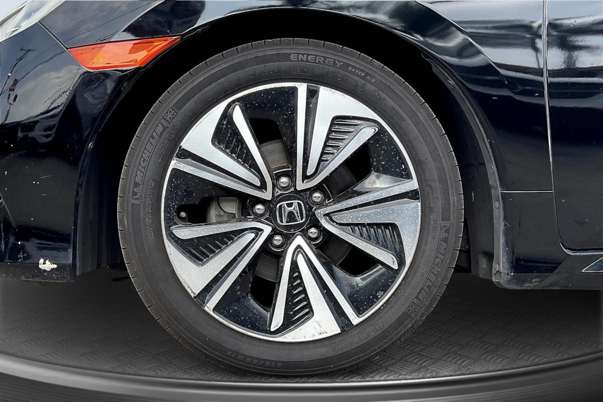 Used 2018 Honda Civic EX-L image 9