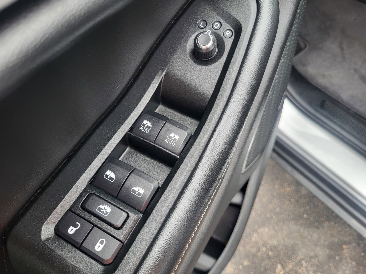 Used 2021 Jeep Grand Cherokee L Limited w/ Luxury Tech Group II image 27