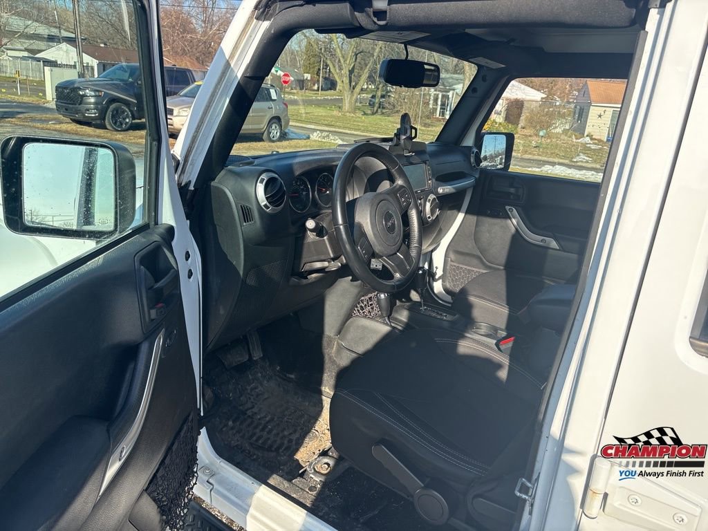 Used 2018 Jeep Wrangler Unlimited Sahara image 12