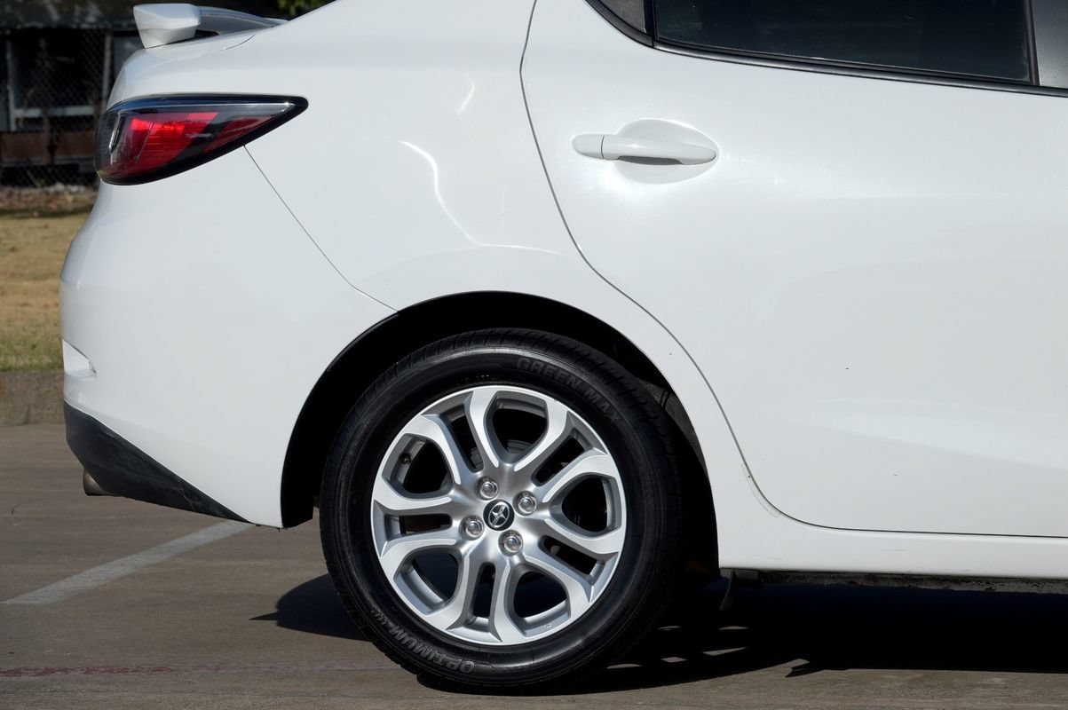 Used 2016 Scion iA FWD image 27