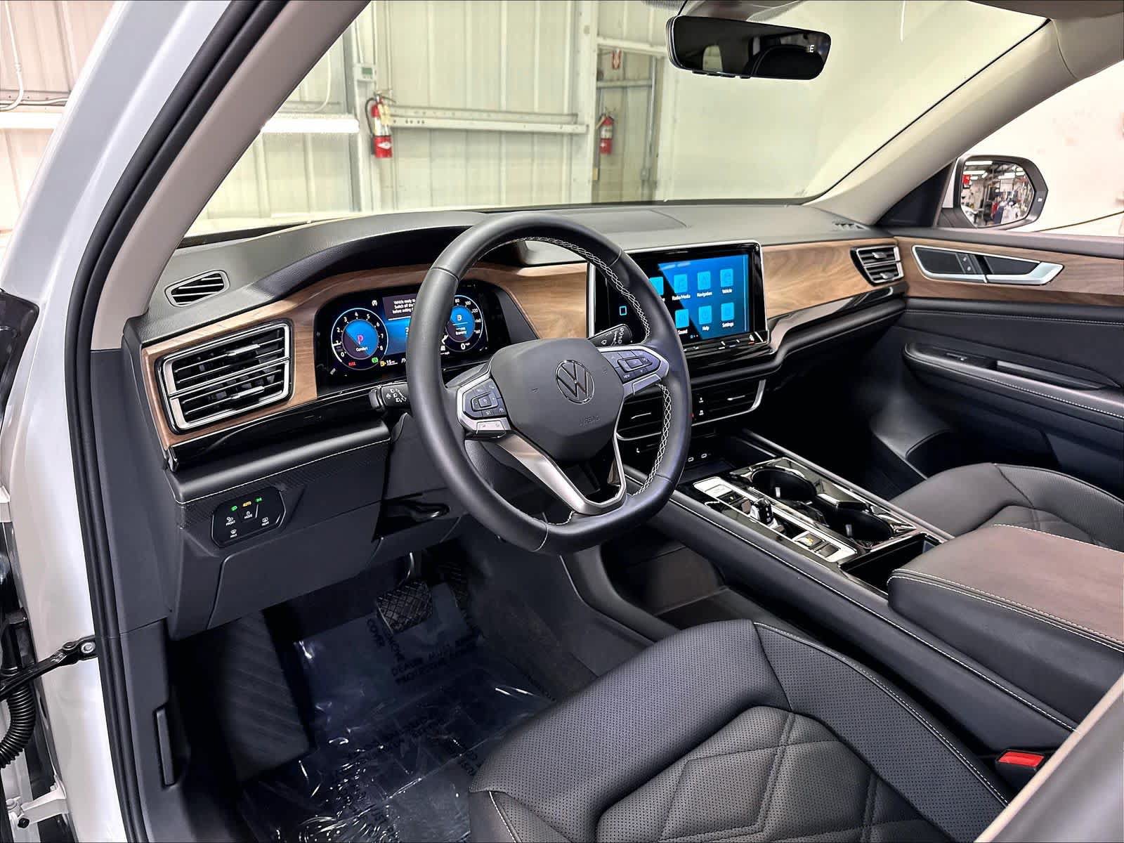 Certified 2026 Volkswagen Atlas SE w/ Black Wheel Package AWD/4WD image 20