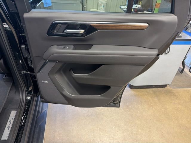 Used 2025 Chevrolet Tahoe High Country image 28