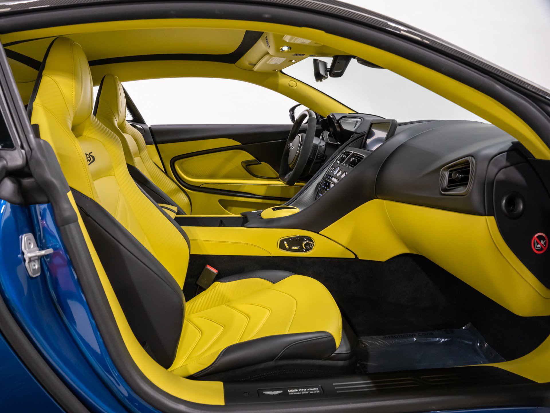 Used 2023 Aston Martin DBS Coupe RWD image 50