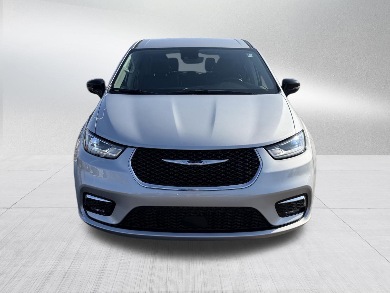 Used 2024 Chrysler Pacifica Touring-L video 2