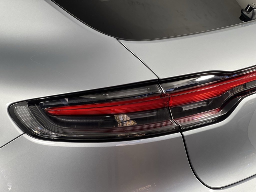 Certified 2025 Porsche Macan image 15
