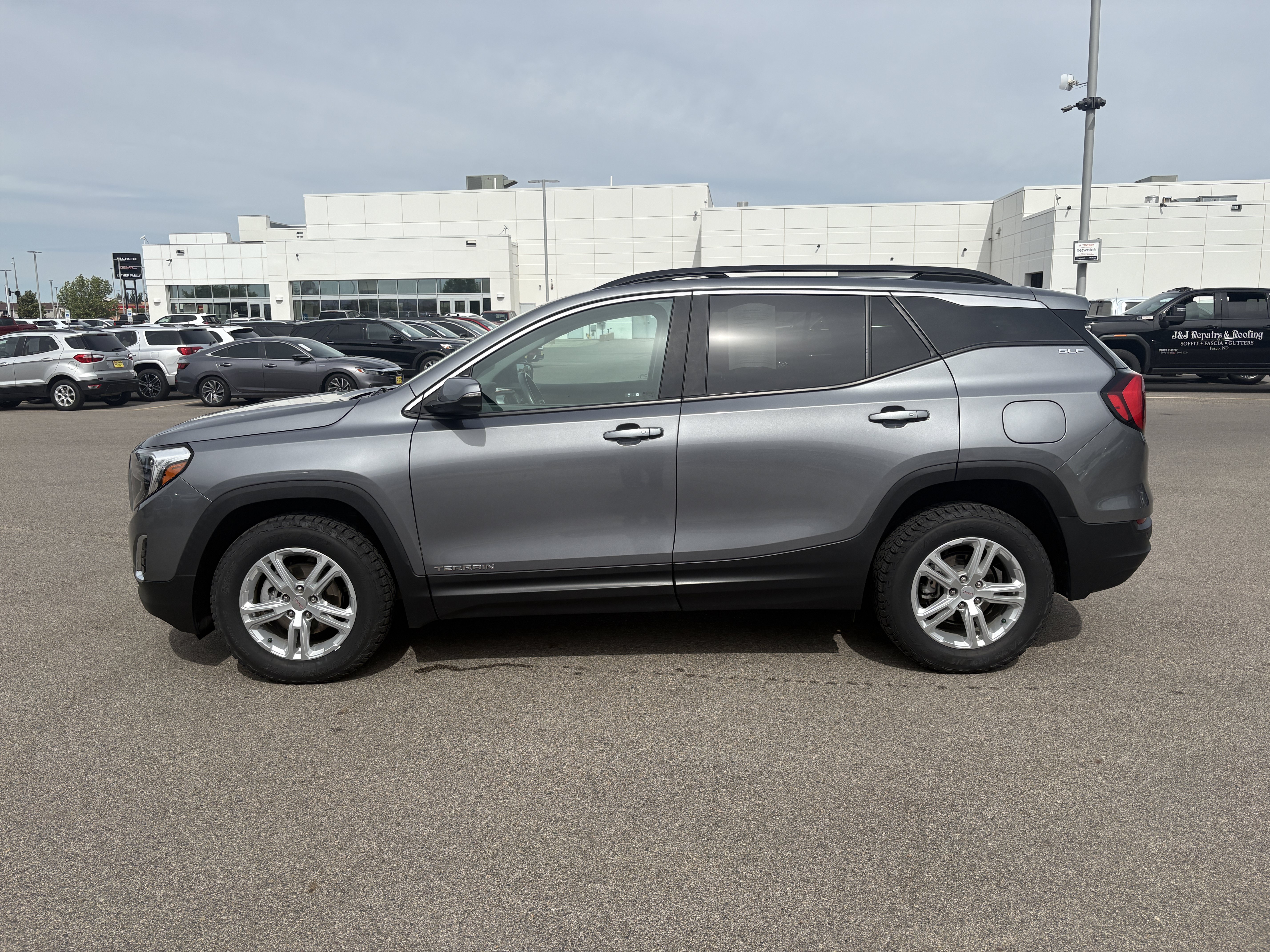 Used 2021 GMC Terrain SLE w/ Driver Convenience Package AWD/4WD image 3