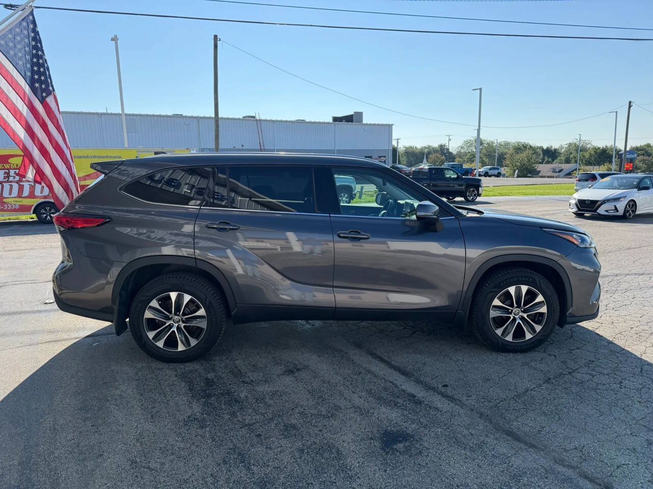 Used 2020 Toyota Highlander XLE AWD/4WD image 6