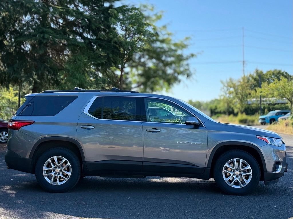 Used 2020 Chevrolet Traverse LT w/ Driver Confidence II Package AWD/4WD image 6