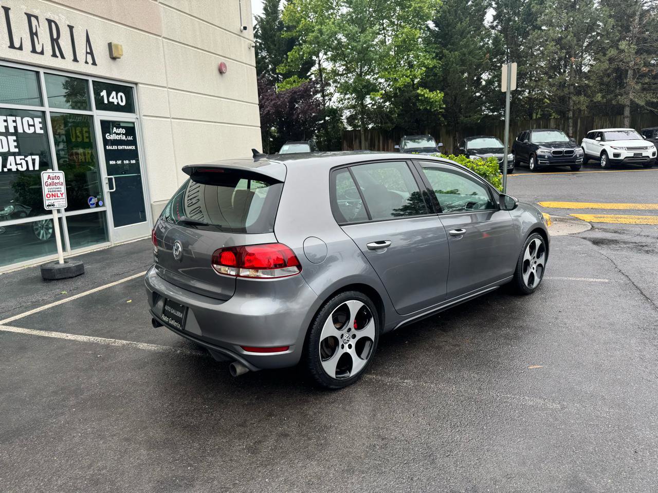 Used 2011 Volkswagen Golf 4-Door FWD image 5