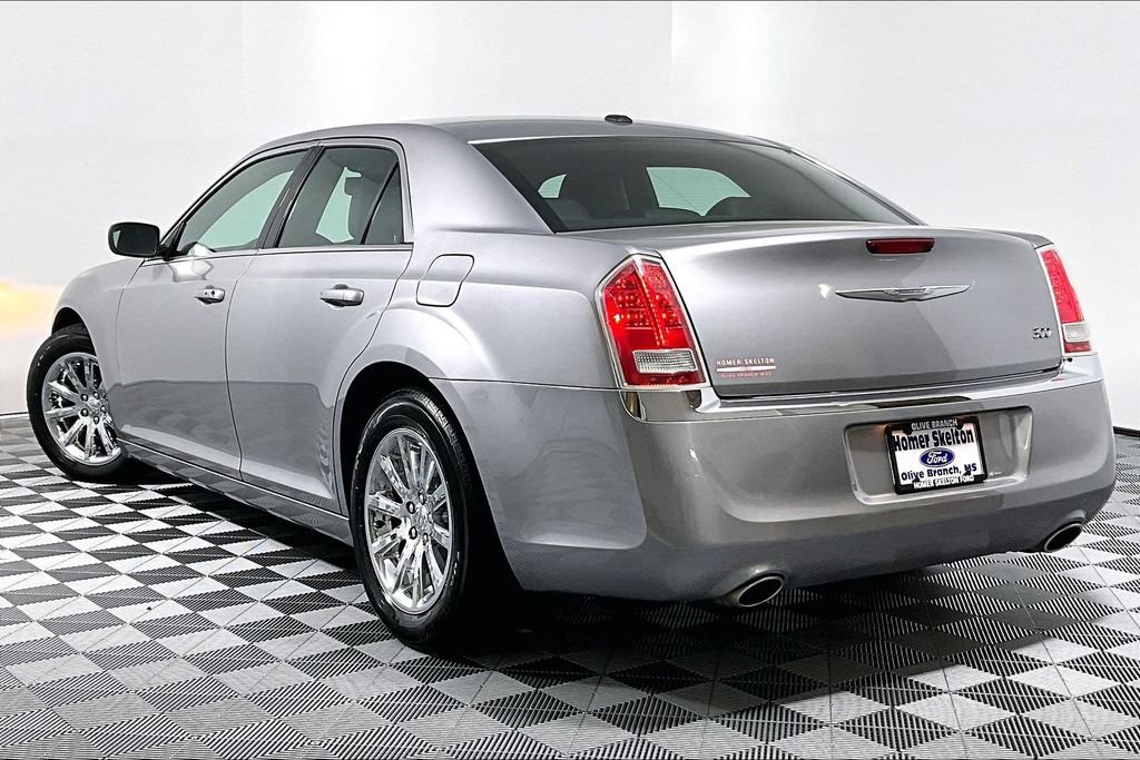 Used 2014 Chrysler 300 w/ Driver Convenience Group RWD image 11