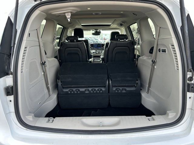 Used 2022 Chrysler Pacifica Limited w/ Uconnect Theater Family Group AWD/4WD image 27