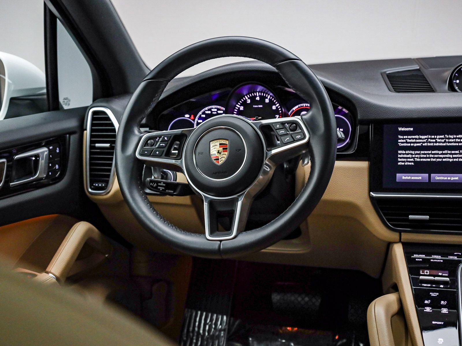 Certified 2022 Porsche Cayenne Platinum Edition image 19